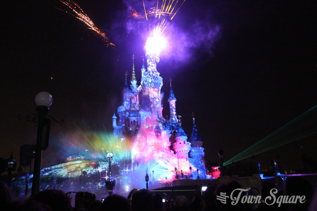 Disney Dreams! opening sequence projected onto the castle